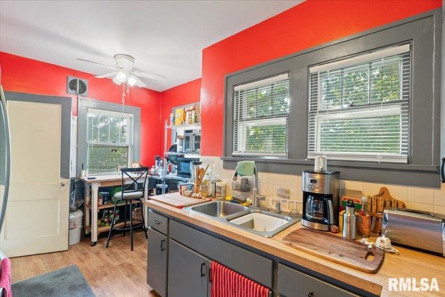 3302 38TH Avenue, Moline, IL 61265