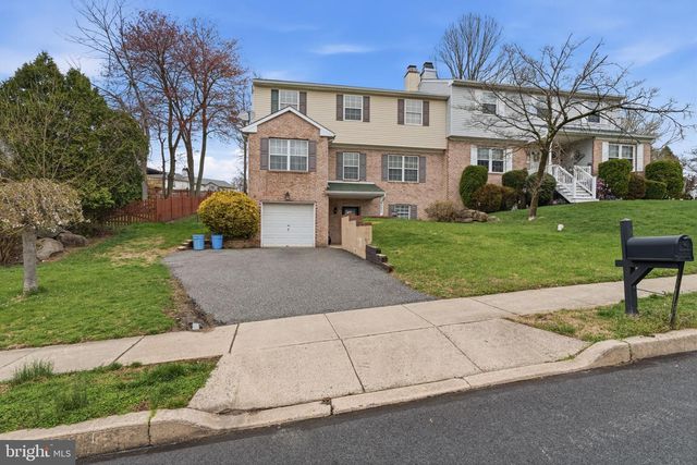 4050 YORKTOWN DR, Upper Chichester, PA 19061