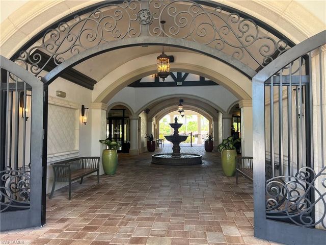 9727 Acqua CT 418, Naples, FL 34113
