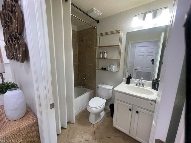 9727 Acqua CT 418, Naples, FL 34113