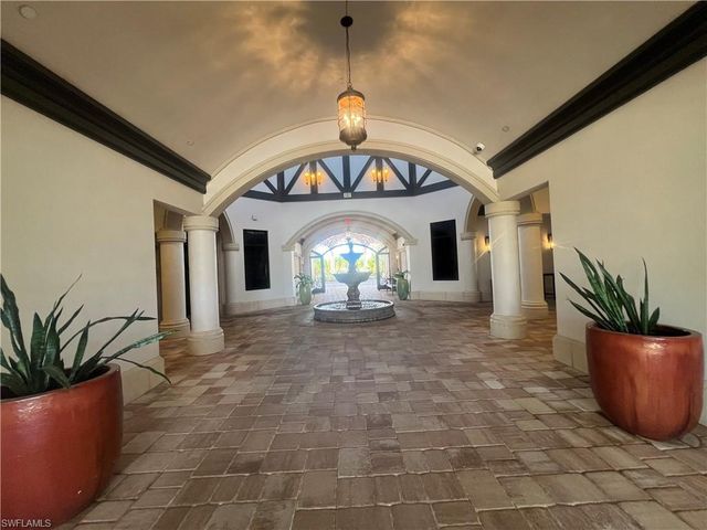9727 Acqua CT 418, Naples, FL 34113