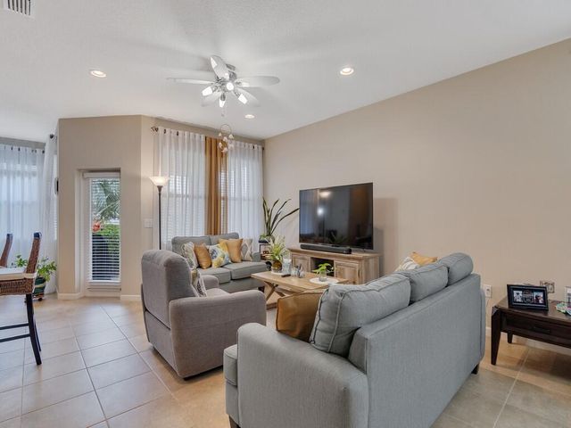 1425 Bunker Court, Vero Beach, FL 32966