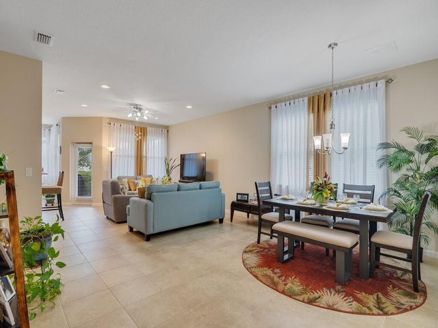 1425 Bunker Court, Vero Beach, FL 32966
