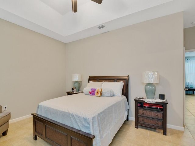 1425 Bunker Court, Vero Beach, FL 32966