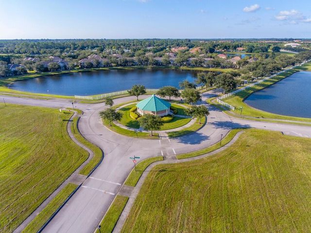 1425 Bunker Court, Vero Beach, FL 32966