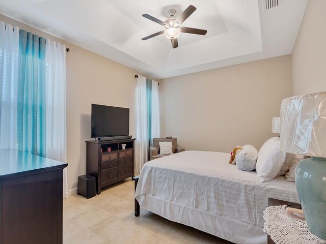1425 Bunker Court, Vero Beach, FL 32966