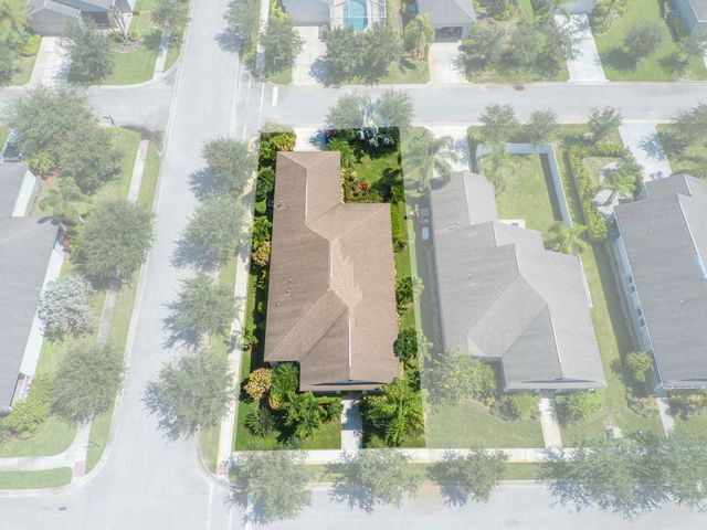 1425 Bunker Court, Vero Beach, FL 32966