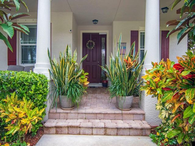 1425 Bunker Court, Vero Beach, FL 32966