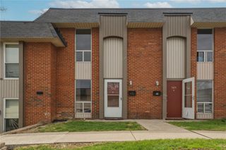 526 College Park Dr, Moon/crescent Twp, PA 15108