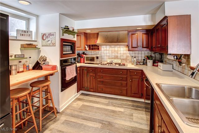 7630 S Eastland Road, Berea, OH 44017