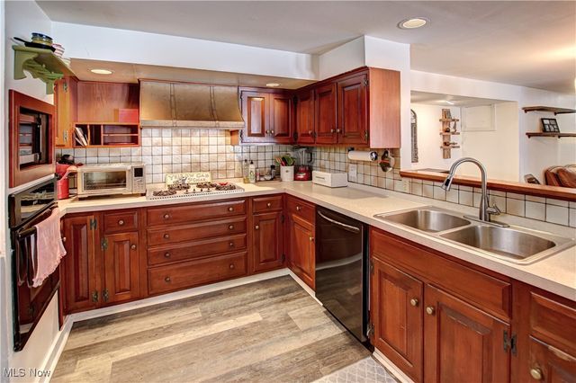 7630 S Eastland Road, Berea, OH 44017