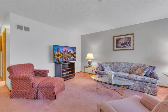 210 4th St, Beaver, PA 15009