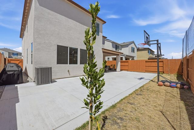 8852 Boes Way, Sacramento, CA 95829