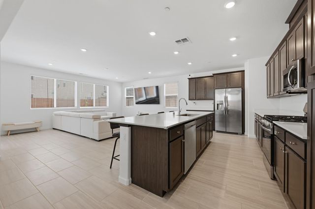 8852 Boes Way, Sacramento, CA 95829