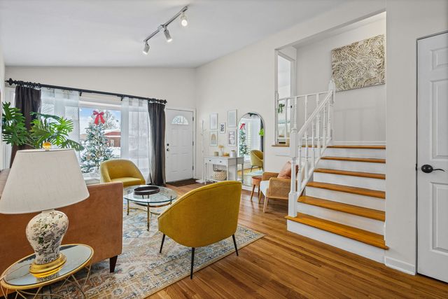 42 W Taylor Road, Lombard, IL 60148