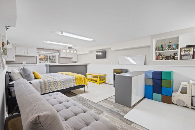 42 W Taylor Road, Lombard, IL 60148