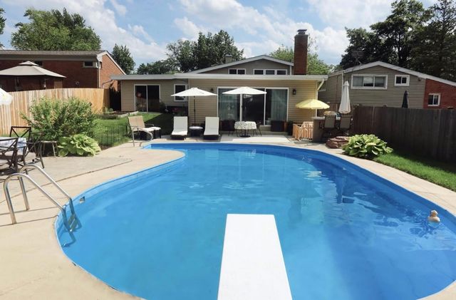 42 W Taylor Road, Lombard, IL 60148