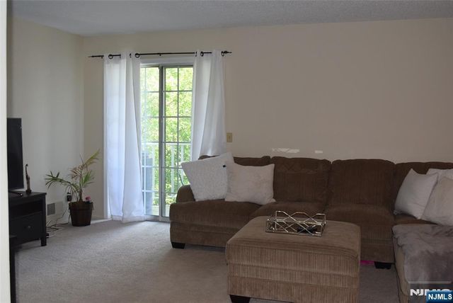 1104 Sage Court, Mahwah, NJ 07430