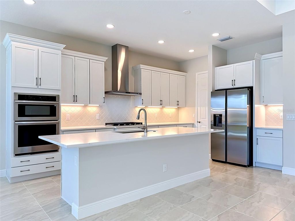 Image 15 of property listing at 239 MONET TRAIL, Bradenton, FL 34212