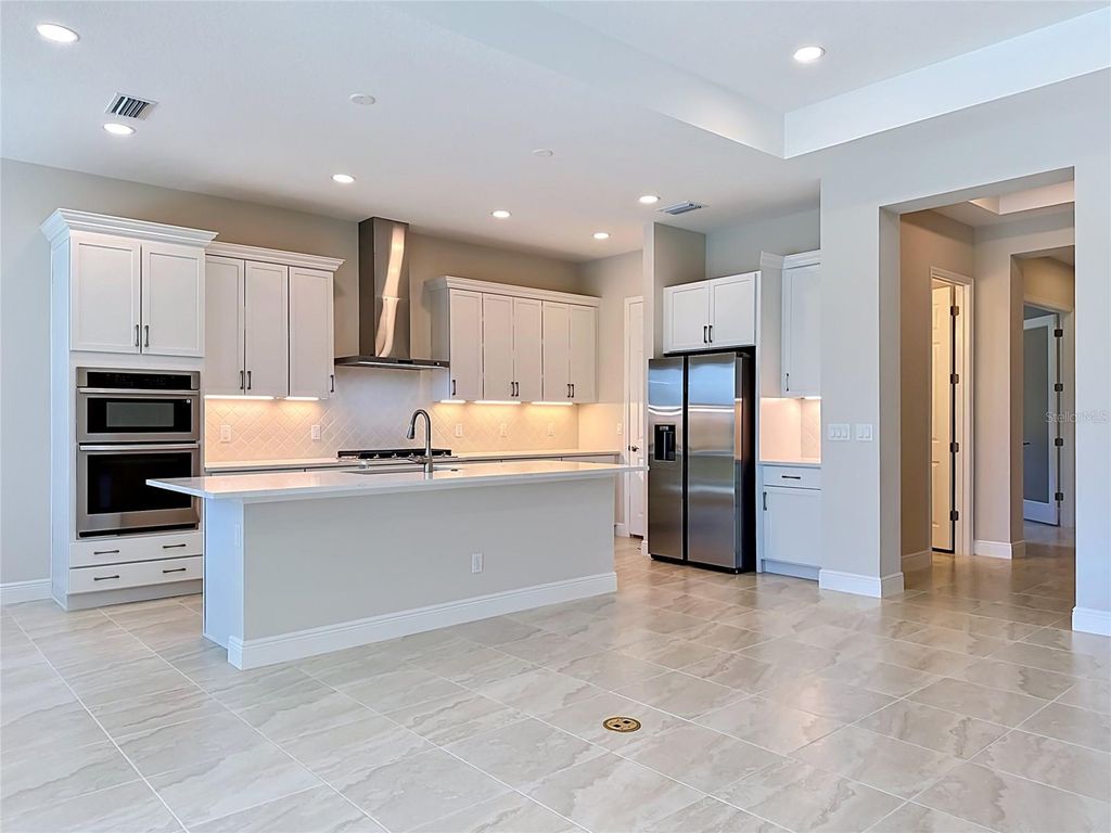 Image 16 of property listing at 239 MONET TRAIL, Bradenton, FL 34212