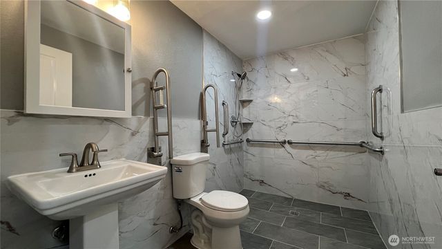 7643 S Ainsworth Avenue, Tacoma, WA 98408