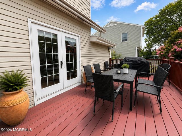 23 Fleetwood Drive, Hazlet, NJ 07730