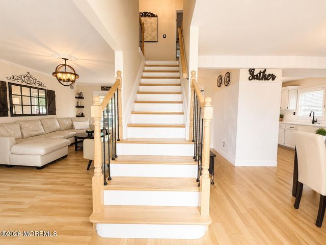 23 Fleetwood Drive, Hazlet, NJ 07730