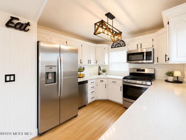 23 Fleetwood Drive, Hazlet, NJ 07730