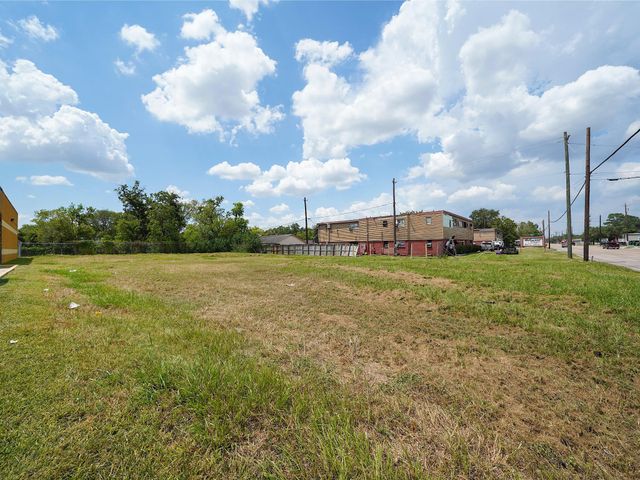 2810 Preston Ave Drive, Pasadena, TX 77502