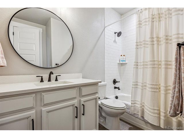 8890 S Quatar Ct, Aurora, CO 80016