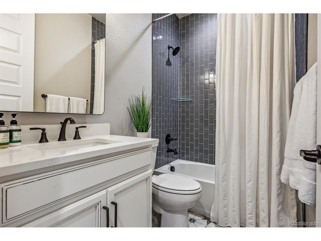 8890 S Quatar Ct, Aurora, CO 80016