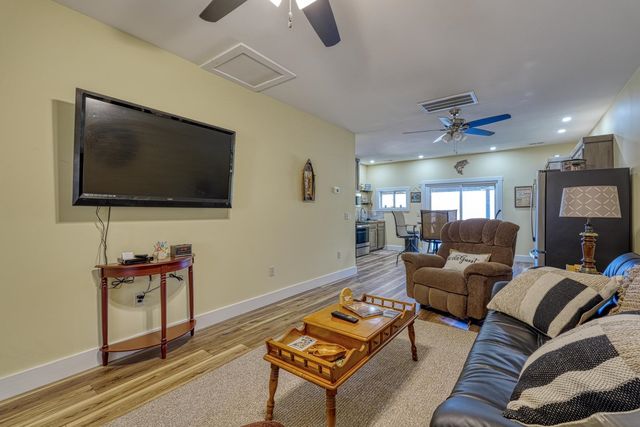 275 Michaels Ct, Chesnee, SC 29323