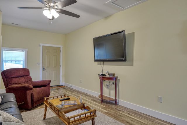 275 Michaels Ct, Chesnee, SC 29323