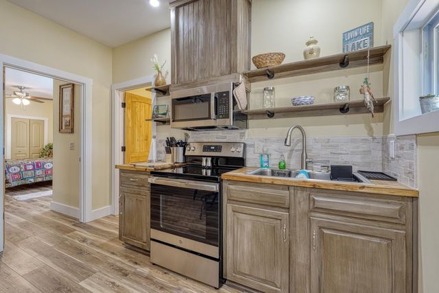 275 Michaels Ct, Chesnee, SC 29323
