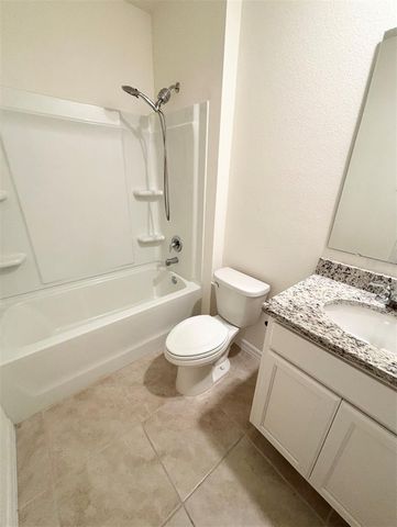 5216 GREENHEART AVENUE, Mount Dora, FL 32757