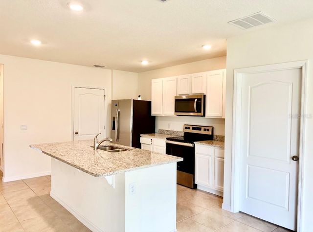 5216 GREENHEART AVENUE, Mount Dora, FL 32757
