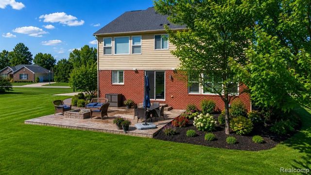 801 Watersmeet Drive, Oxford, MI 48371