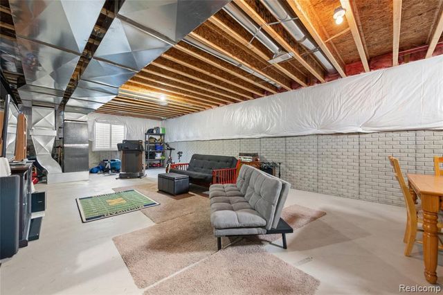801 Watersmeet Drive, Oxford, MI 48371
