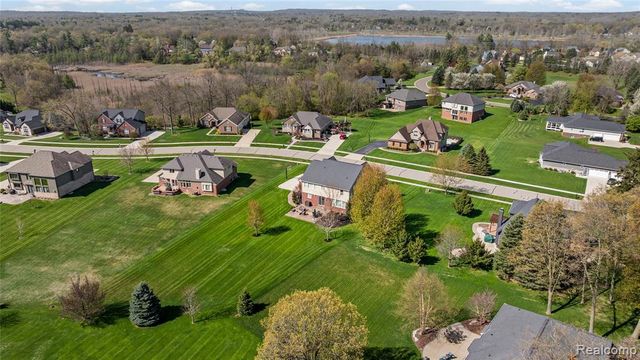 801 Watersmeet Drive, Oxford, MI 48371