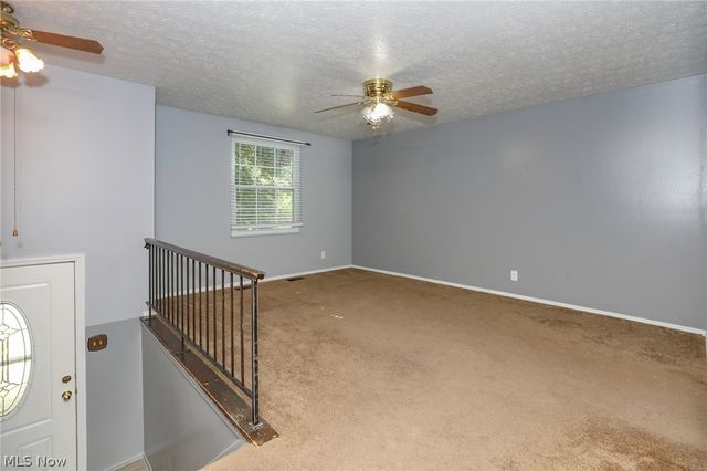 1073 Sunnywood Lane, Ravenna, OH 44266
