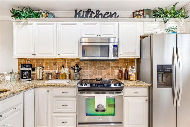 6834 Bogey DR, Fort Myers, FL 33919