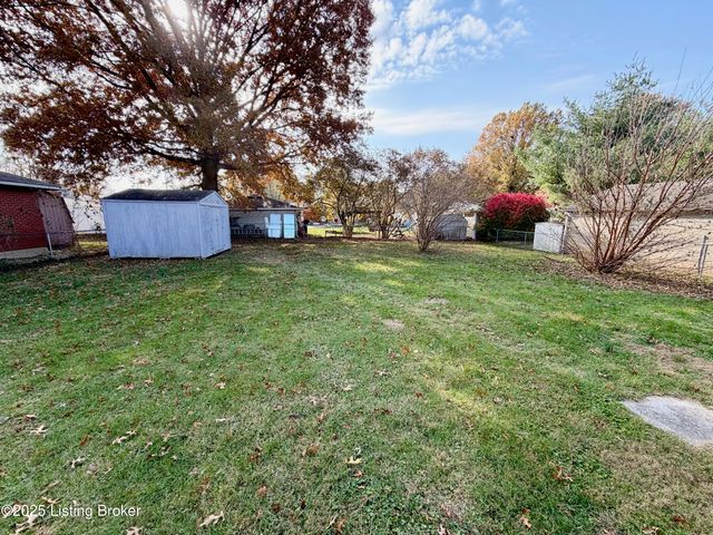 5100 Miles Ln, Louisville, KY 40219