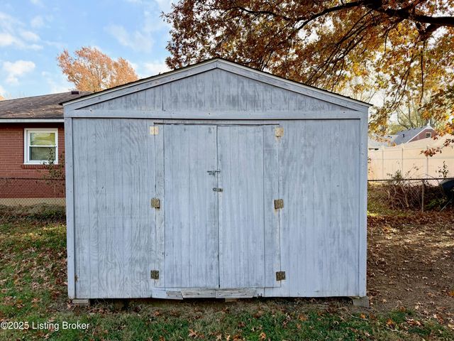 5100 Miles Ln, Louisville, KY 40219