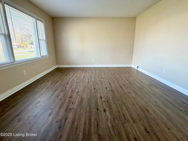 5100 Miles Ln, Louisville, KY 40219