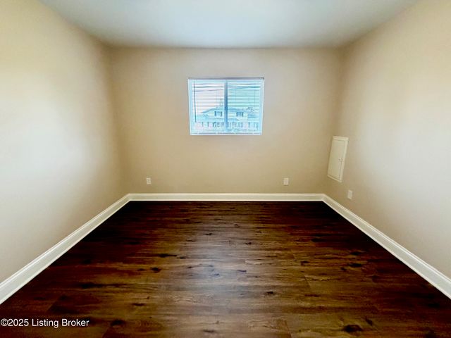 5100 Miles Ln, Louisville, KY 40219