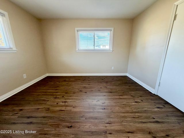 5100 Miles Ln, Louisville, KY 40219