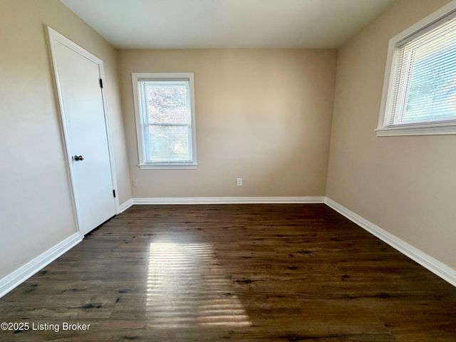 5100 Miles Ln, Louisville, KY 40219