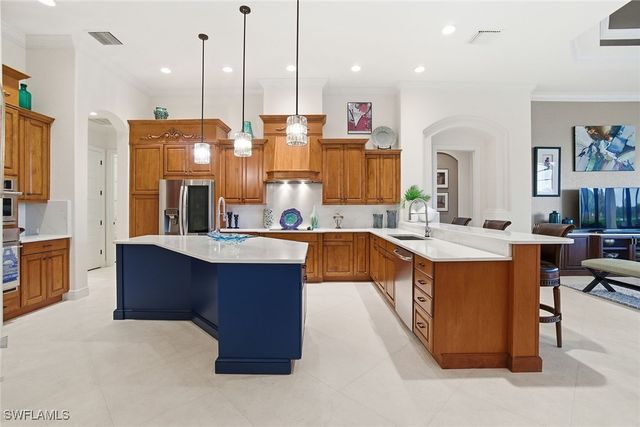 6891 Lakewood Isle DR, Fort Myers, FL 33908