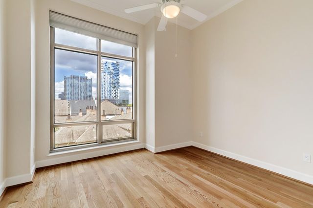 2211 Briarglen Drive 604, Houston, TX 77027