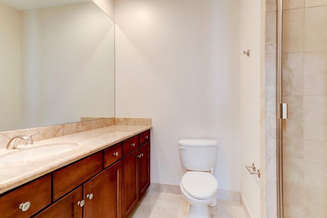 2211 Briarglen Drive 604, Houston, TX 77027